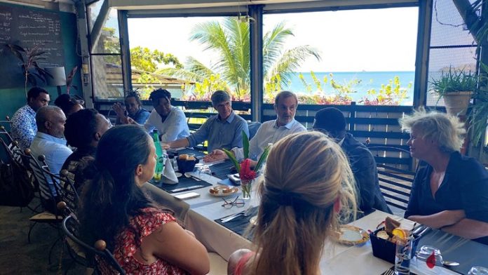 Jean-François Carenco, Mayotte, Arts confondus, intermitent du spectacle