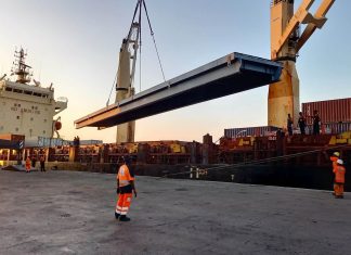 Arrivée à Mayotte du pont de secours de Dzoumogné : « on travaille un pont après l’autre »